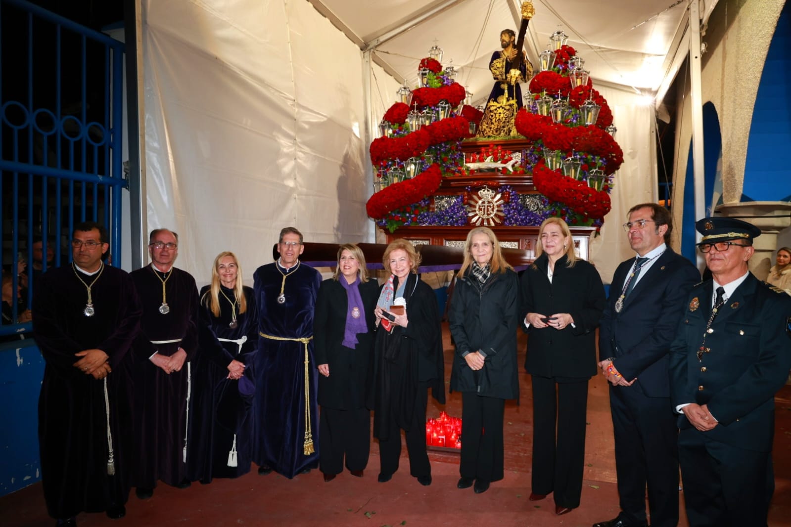 La Reina Do�a Sof�a visita al Jes�s Nazareno en La Pescader�a en la noche marraja del Encuentro