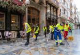 Operativo especial de limpieza de suelo en el casco hist�rico y el Ensanche