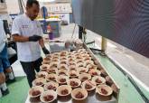La I Feria de la Almadraba muestra con �xito a veraneantes y visitante el producto de esta arte de pesca tradicional
