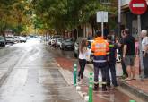 Operarios municipales en Juan Fern�ndez, tras lluvias. 