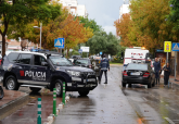 Operarios municipales en Juan Fern�ndez, tras lluvias. 